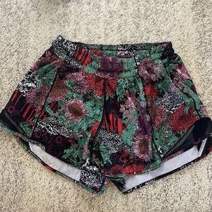 Lululemon Hotty hot shorts 4 inch size 6